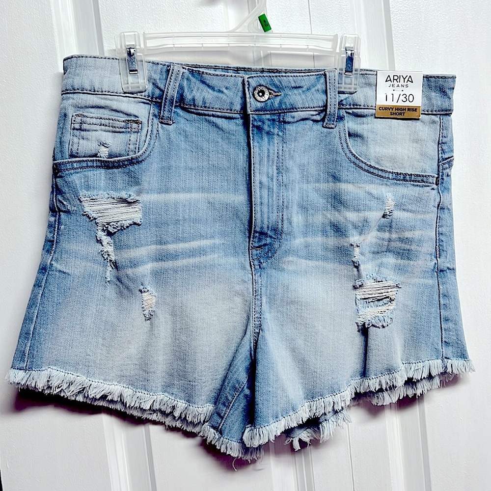Ariya Jeans Light Blue Distressed 5 Pocket Curvy High Rise Shorts Jr Size 11 NWT